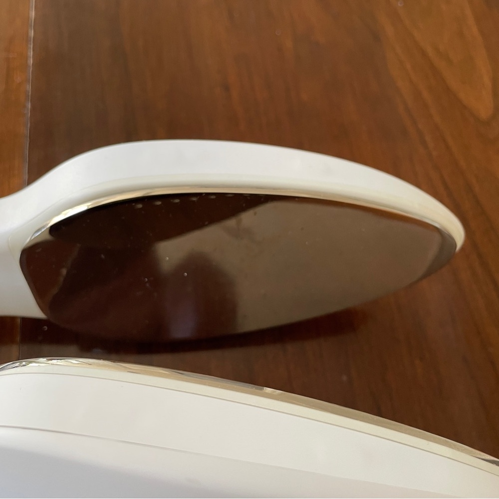 Nori Press White with Blue Travel Case, Handheld Steam Iron - Picture 7 of 13